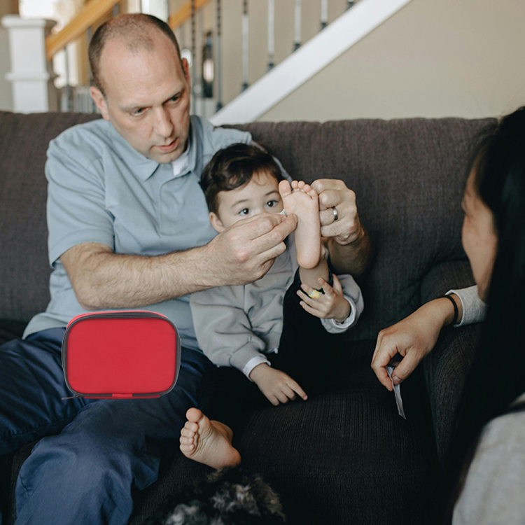 Mini botiquín de primeros auxilios Botiquín de primeros auxilios pequeño: incluye manta de aluminio de emergencia, tijeras para viajes, hogar, oficina, vehículo, camping, lugar de trabajo y exteriores (rojo)